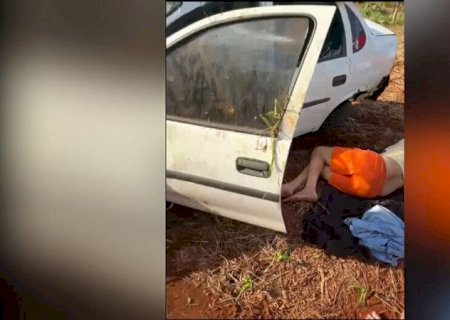 Motorista fica ferido após capotar carro na BR-163