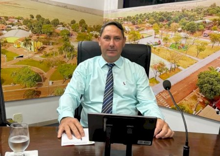 Sandro Pacheco vota contra aumento de diárias para vereadores e reitera pedido de instalação de iluminação pública no Jardim dos Ipês