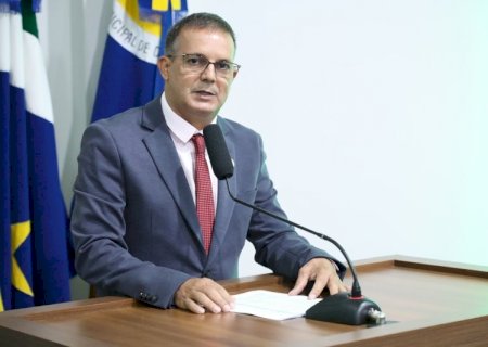 Inspetor Cabral faz reflexão sobre violência contra a mulher durante sessão da Câmara