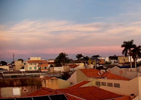 MS abre a semana com sol, calor e risco de temporais