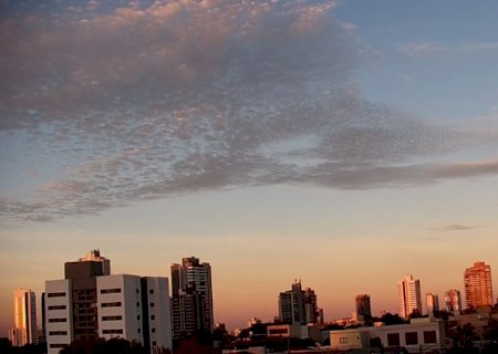 Quarta-feira ser&aacute; de calor e risco de tempestades em MS