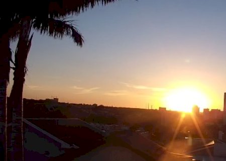 Calor intenso predomina e frente fria pode trazer tempestades no fim de semana