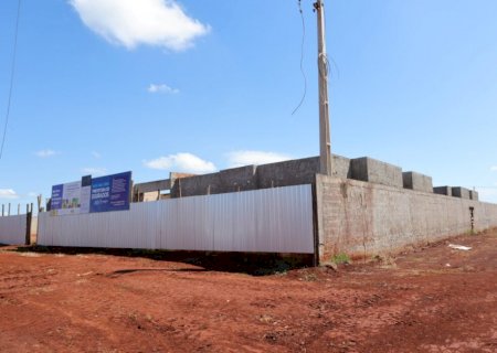 Prefeitura retoma obra abandonada de 3º Ceim em menos de um mês e reforça Educação