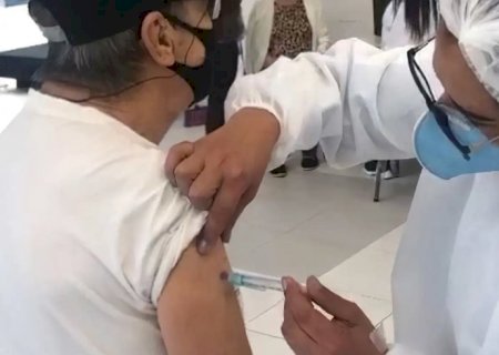 Saúde envia 2,2 milhões de doses da vacina de covid-19 aos estados