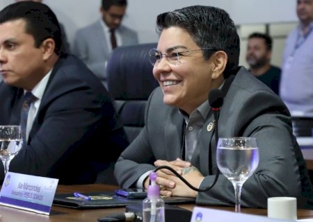 Vereadores acompanham parecer de comissão e rejeitam denúncia contra Isa Marcondes