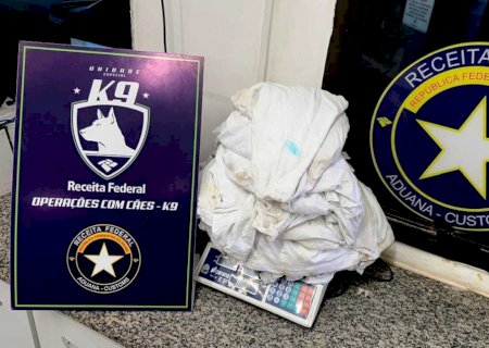 Receita Federal apreende 5,3 kg de droga impregnada em camisetas