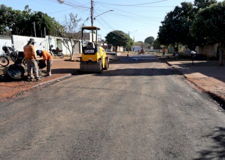 Frente de recuperação asfáltica avança e transforma vias do Jardim Maipu em Dourados