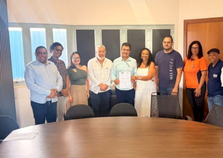SIMTED Dourados entrega ao prefeito Marçal Filho minuta do projeto de lei do Piso 20 horas aprovado pela categoria