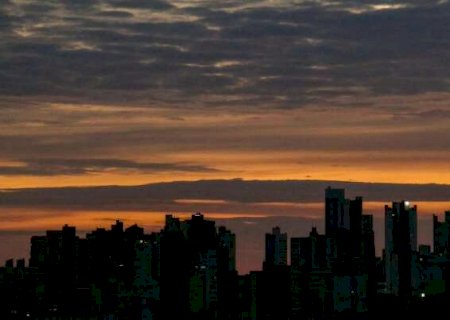 Ter&ccedil;a-feira ser&aacute; de calor, baixa umidade e risco de tempestades isoladas