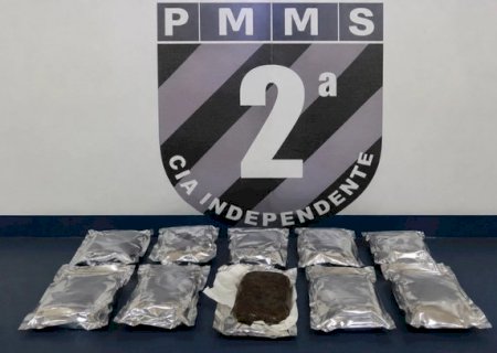 PM apreende mais de 1 kg de haxixe marroquino em ônibus no terminal de Caarapó