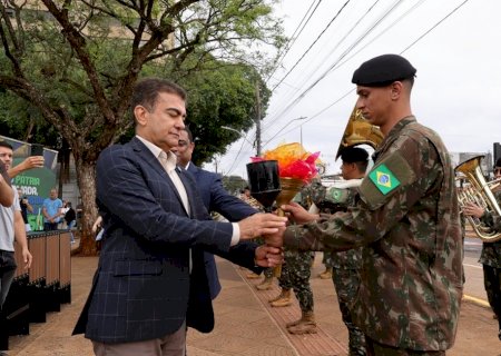 Prefeito acende “Chama da Pátria” e reforça cidadania durante solenidade