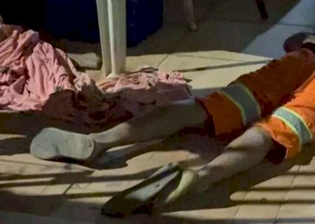 Homem &eacute; executado a tiros na varanda de casa e atirador foge de moto