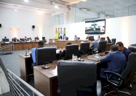 Câmara de Dourados realiza sessão com aprovação de homenagens e títulos
