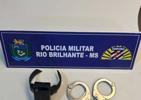 Denúncia de homem armado em bar acaba em prisão de foragido em cidade de MS
