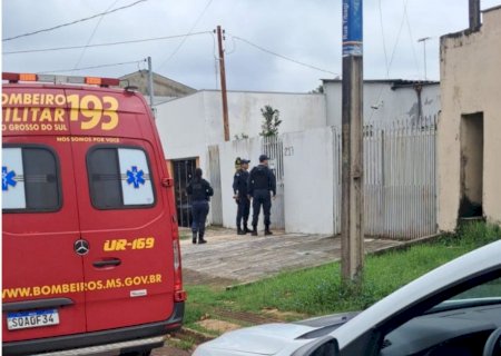Homem é preso após arremessar machado na cabeça de esposa em MS