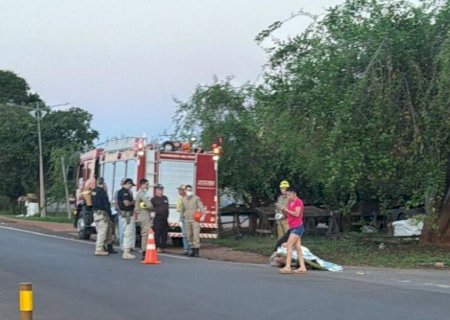 Adolescente é atropelado por carreta enquanto andava de bicicleta e morre