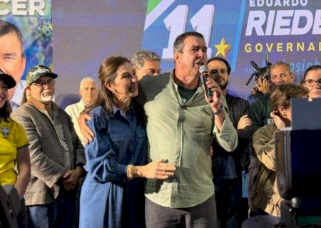 Reeleito, Riedel atribui vit&oacute;ria ao trabalho da equipe de governo